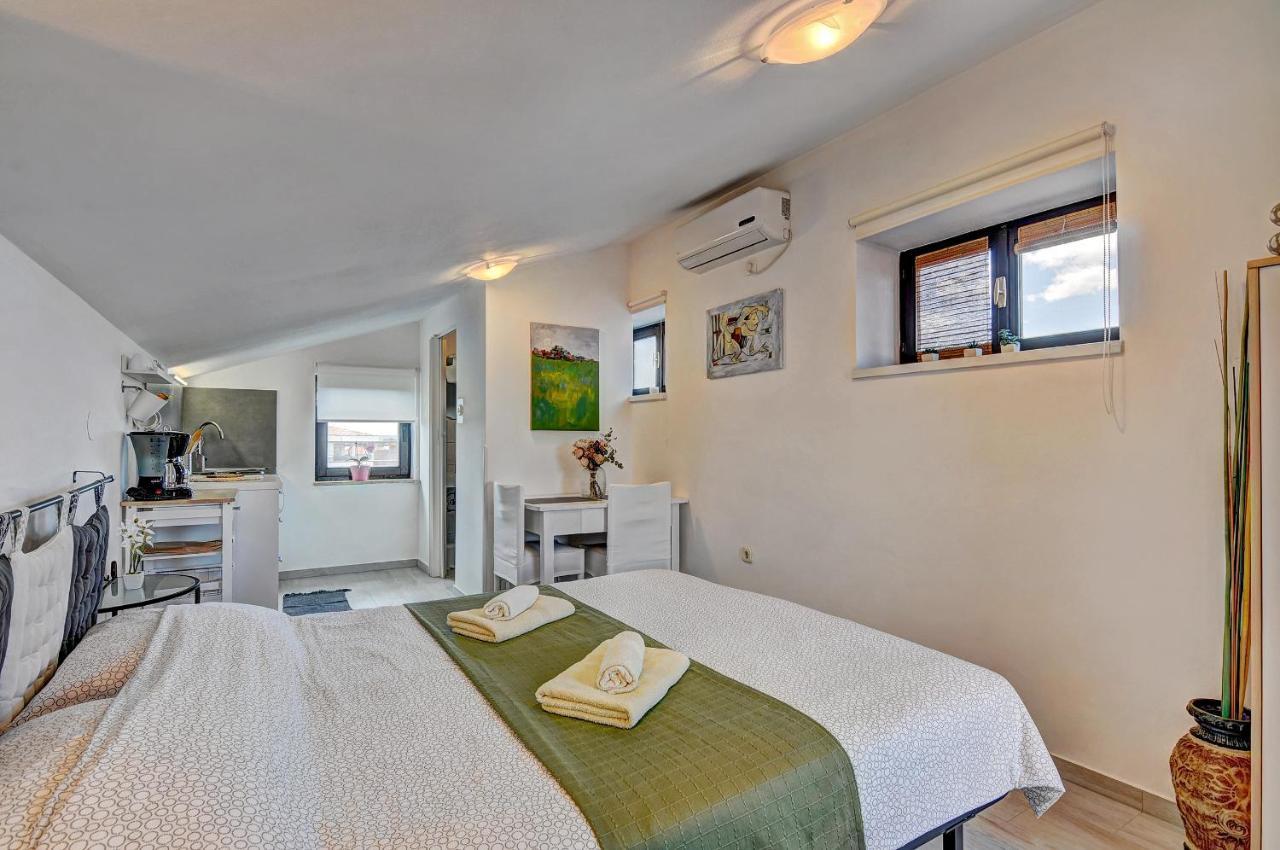 Apartments Babic Fažana エクステリア 写真