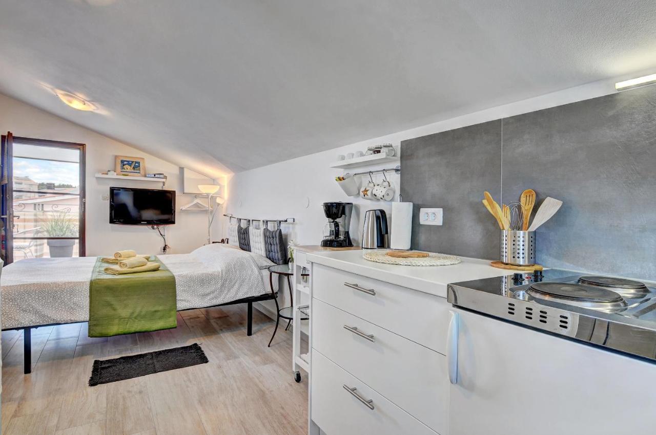 Apartments Babic Fažana エクステリア 写真