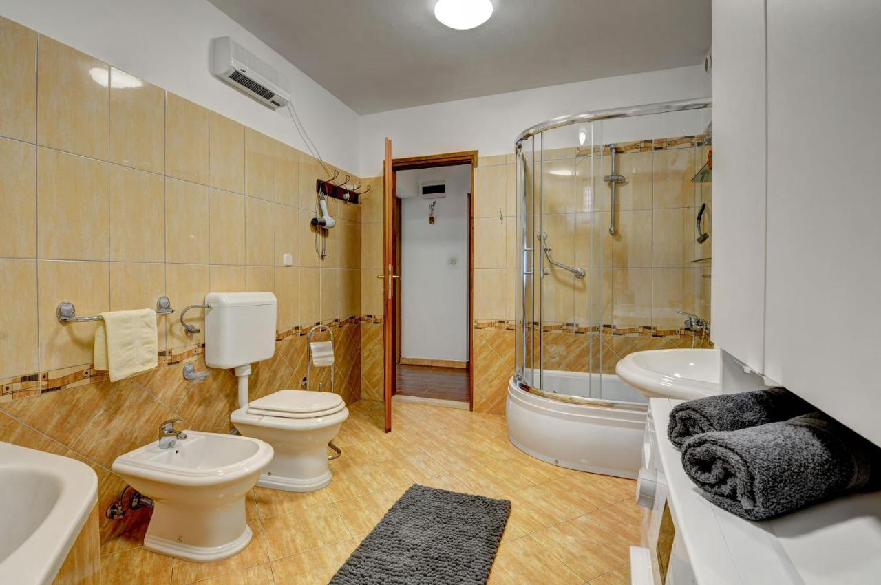 Apartments Babic Fažana エクステリア 写真