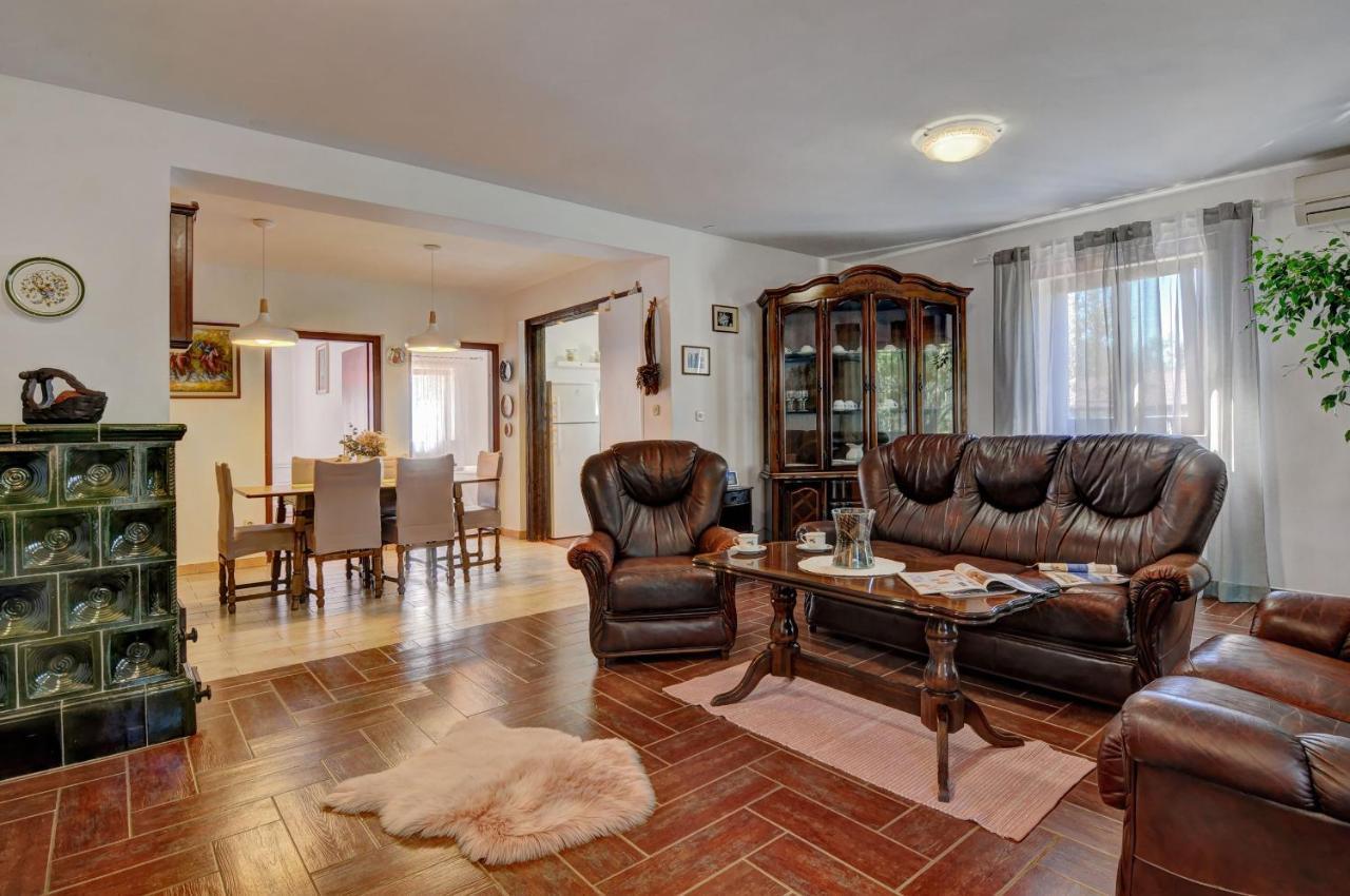 Apartments Babic Fažana エクステリア 写真