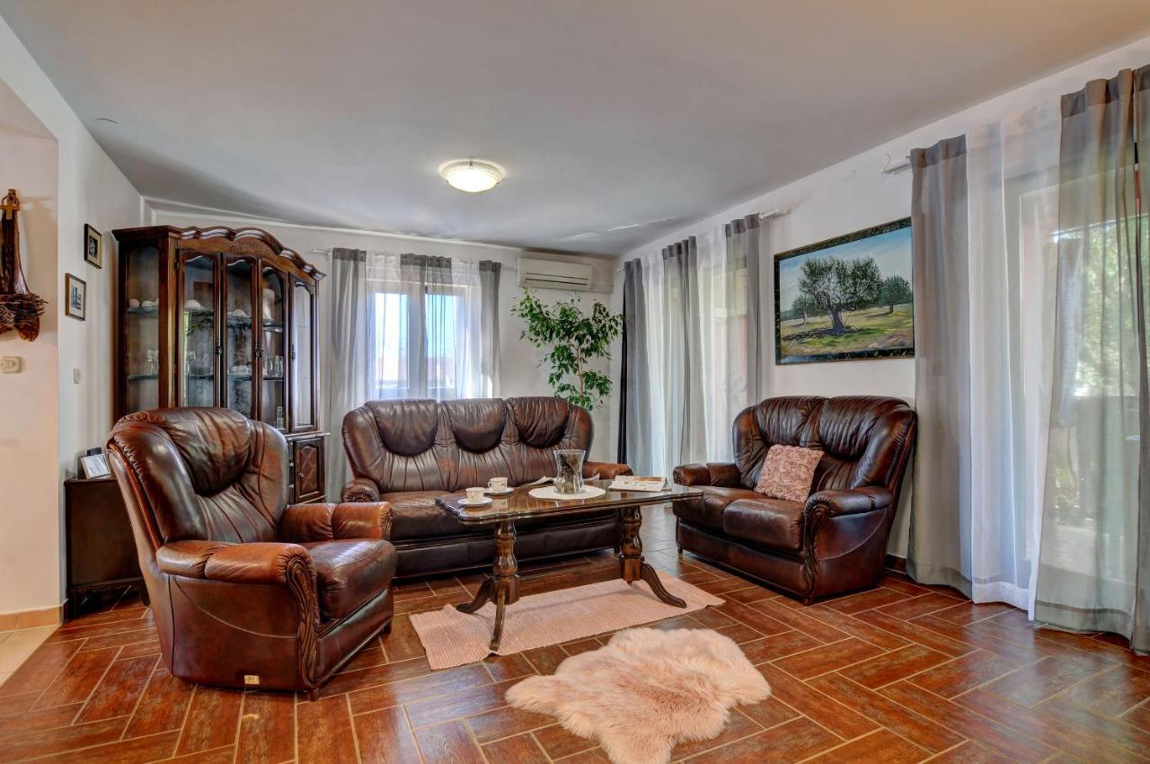 Apartments Babic Fažana エクステリア 写真