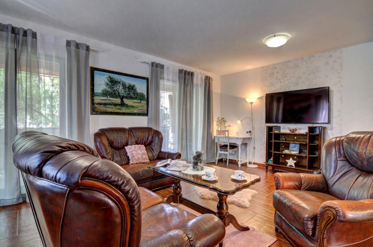 Apartments Babic Fažana エクステリア 写真