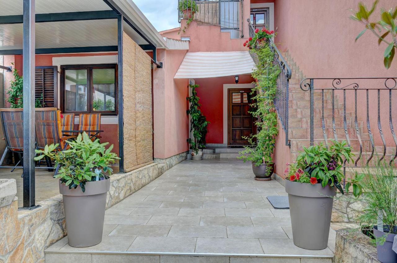 Apartments Babic Fažana エクステリア 写真